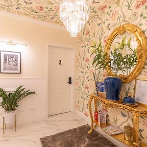 Crys: Rooms, Holiday, Business